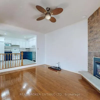 1,&nbsp;Baronial, Rouge E10, Toronto