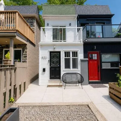 821,&nbsp;Craven, Greenwood-Coxwell, Toronto