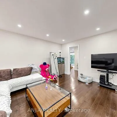 8,&nbsp;Applefield, Bendale, Toronto