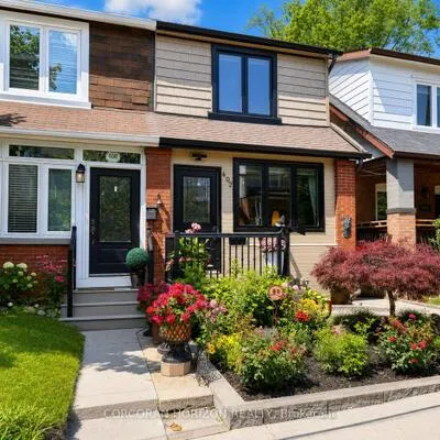 402,&nbsp;Rhodes, Greenwood-Coxwell, Toronto