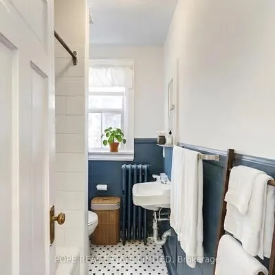 18,&nbsp;Edgewood, Woodbine Corridor, Toronto