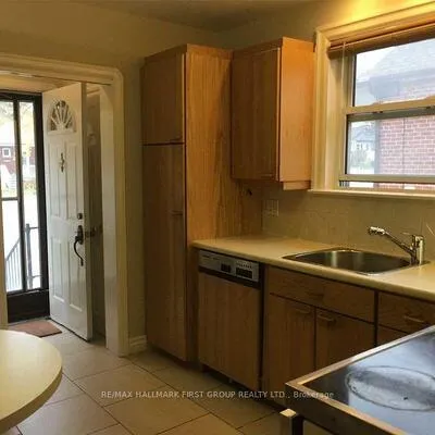 482,&nbsp;Warden, Oakridge, Toronto