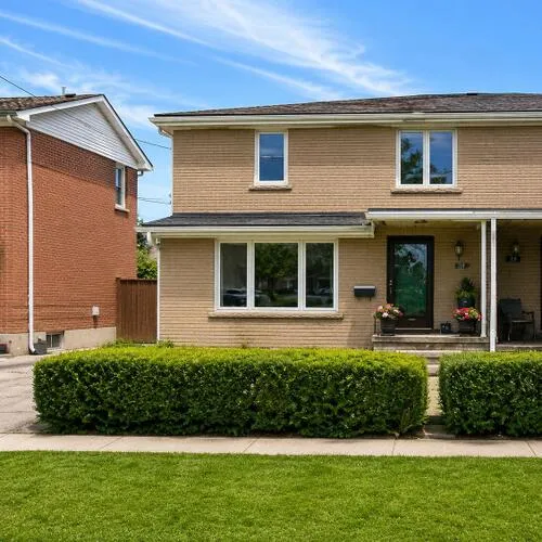 Premium freehold home for sale: 139, Vauxhall, Dorset Park, Toronto