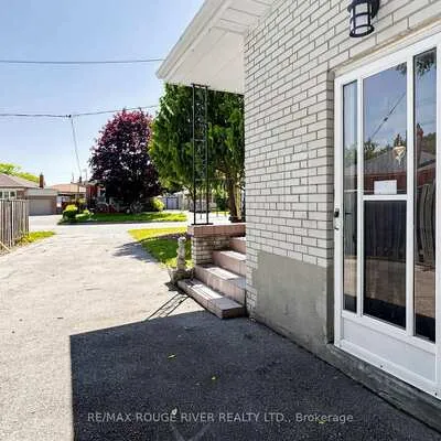 38,&nbsp;Lombardy, Kennedy Park, Toronto
