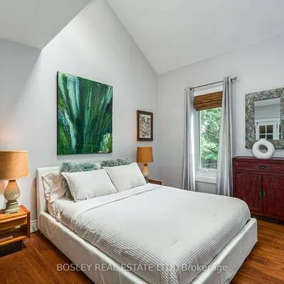 16,&nbsp;Blong, South Riverdale, Toronto