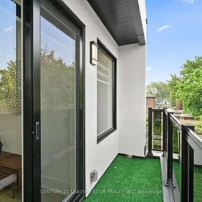 147,&nbsp;Durant, East York, Toronto
