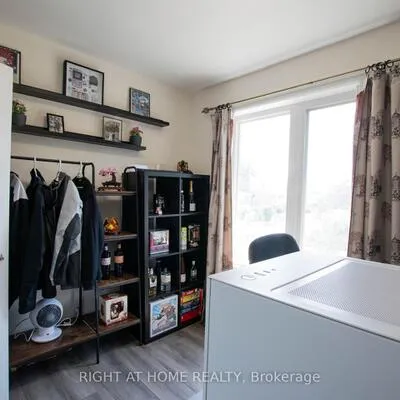 32,&nbsp;Ellendale, Dorset Park, Toronto