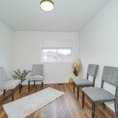 180,&nbsp;Raponi, Rouge E11, Toronto