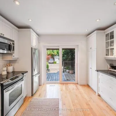 14,&nbsp;Fielding, Danforth, Toronto