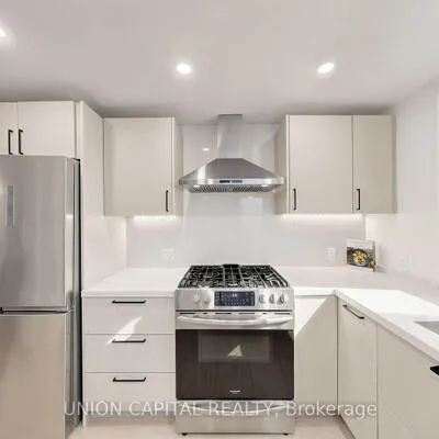 944,&nbsp;Dundas, South Riverdale, Toronto