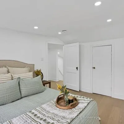 40,&nbsp;Leroy, Danforth Village-East York, Toronto