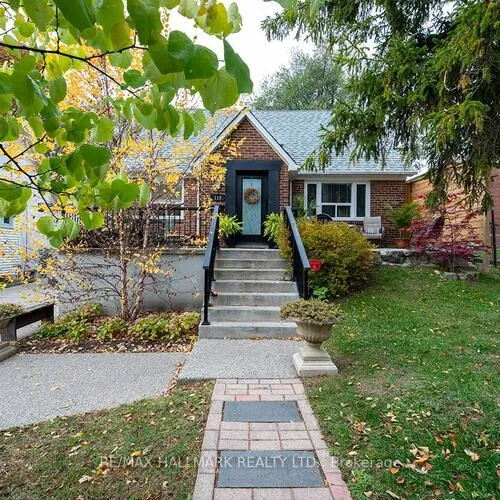 Premium freehold home for sale: 110, Lakeside, Birchcliffe-Cliffside, Toronto