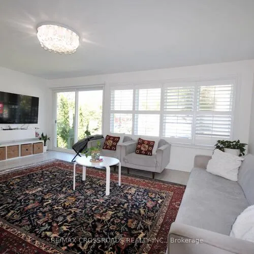 Premium freehold home for sale: 25, Arbutus, Dorset Park, Toronto