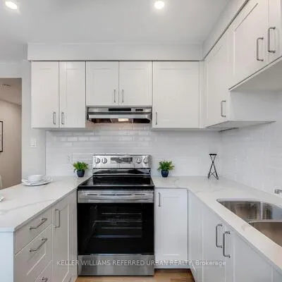 90,&nbsp;Portland, Mimico, Toronto
