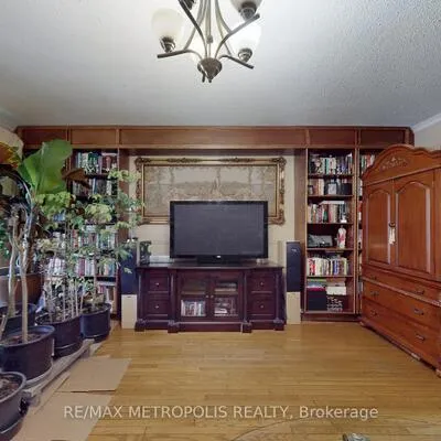 11,&nbsp;Conamore, York University Heights, Toronto