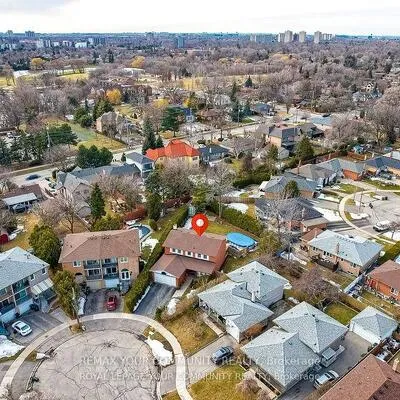 18,&nbsp;Terryellen, Markland Wood, Toronto