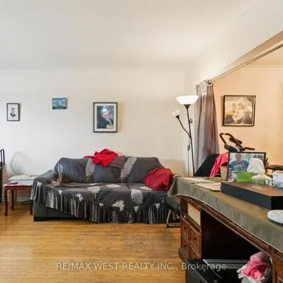 562,&nbsp;Alliance, Rockcliffe-Smythe, Toronto