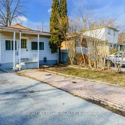 16,&nbsp;Forty Third, Long Branch, Toronto