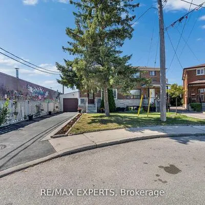 81,&nbsp;Hagar, Rockcliffe-Smythe, Toronto