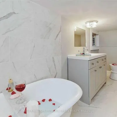 38,&nbsp;Hilldale, Rockcliffe-Smythe, Toronto