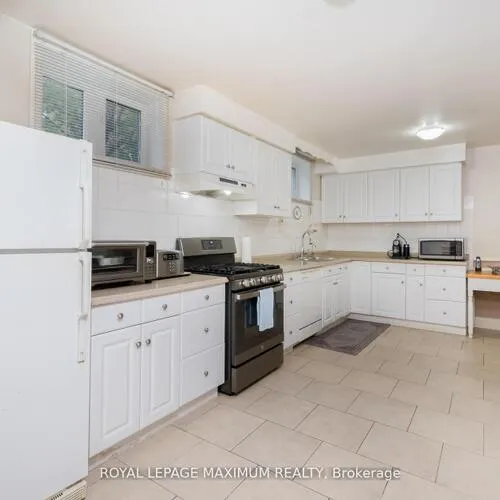 Premium freehold home for sale: 119, Glen Long, Yorkdale-Glen Park, Toronto