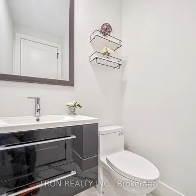 38,&nbsp;Uno, Stonegate-Queensway, Toronto
