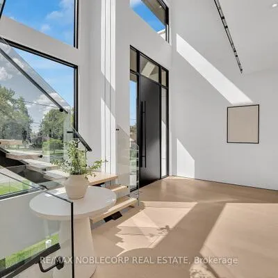 16, Deevale, Downsview-Roding-CFB, Toronto