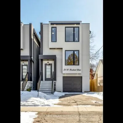21B,&nbsp;Roseland, Alderwood, Toronto