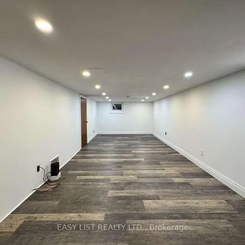 Premium freehold home for sale: 28, Inverleigh, Stonegate-Queensway, Toronto