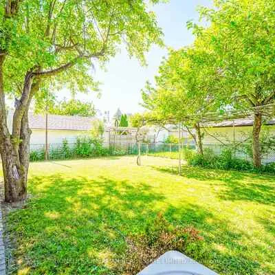 28,&nbsp;Renshaw, Downsview-Roding-CFB, Toronto