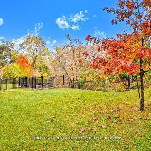 Premium freehold home for sale: 21, Disan, Thistletown-Beaumonde Heights, Toronto