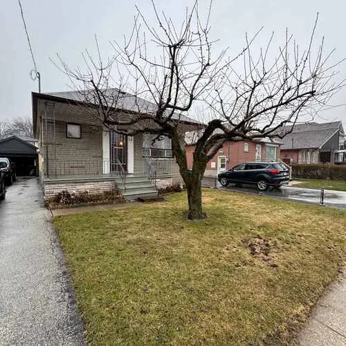 Premium freehold home for sale: 14, Ashmore, Stonegate-Queensway, Toronto