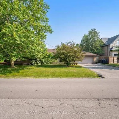 55,&nbsp;Bywood, Princess-Rosethorn, Toronto