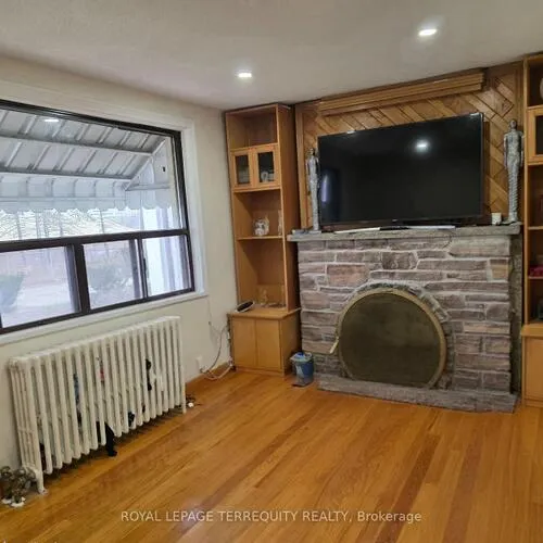 Premium freehold home for sale: 34, Downsview, Downsview-Roding-CFB, Toronto