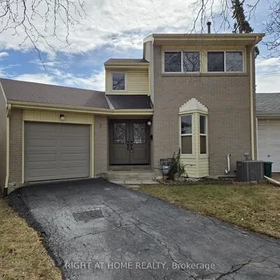 2,&nbsp;Giles, Mount Olive-Silverstone-Jamestown, Toronto