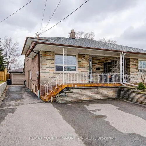 Premium freehold home for sale: 69, Wintergreen, Downsview-Roding-CFB, Toronto