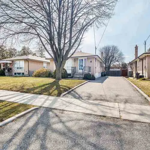 Premium freehold home for sale: 39, Bradstock, Humbermede, Toronto