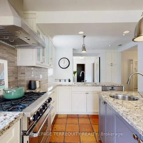 Premium freehold home for sale: 65, Burnhamthorpe, Islington-City Centre West, Toronto