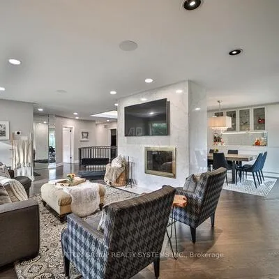 3,&nbsp;Twyford, Princess-Rosethorn, Toronto