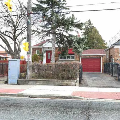 Premium freehold home for sale: 2095, Keele, Beechborough-Greenbrook, Toronto