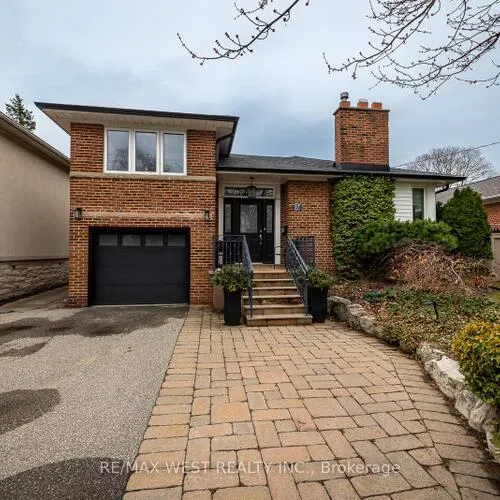 Premium freehold home for sale: 17, Saybrook, Stonegate-Queensway, Toronto