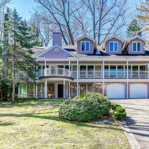 Premium freehold home for sale: 32, Edenbrook, Edenbridge-Humber Valley, Toronto