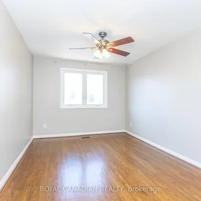 16,&nbsp;Gambello, York University Heights, Toronto