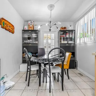 5,&nbsp;Thwaite, Glenfield-Jane Heights, Toronto