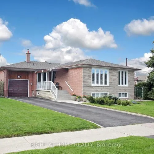 Premium freehold home for sale: 25, Sparrow, Yorkdale-Glen Park, Toronto