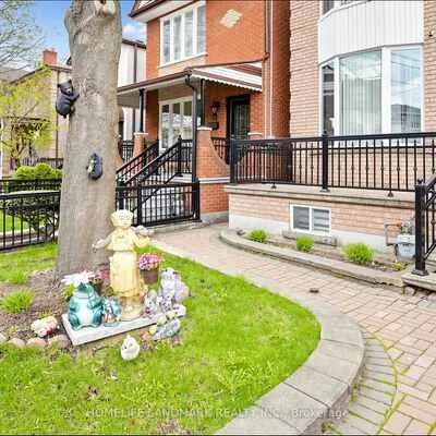 70,&nbsp;Bartlett, Dovercourt-Wallace Emerson-Junction, Toronto