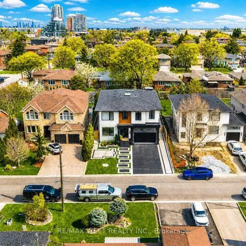Premium freehold home for sale: 6, Creston, Yorkdale-Glen Park, Toronto