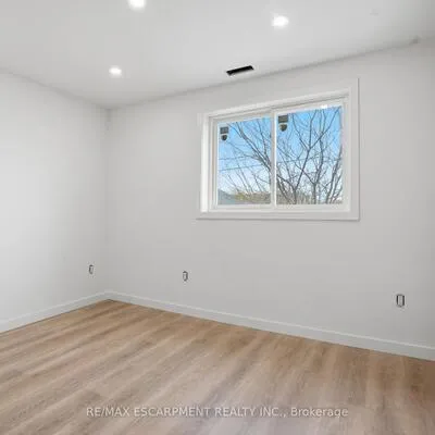 1049,&nbsp;Glencairn, Yorkdale-Glen Park, Toronto