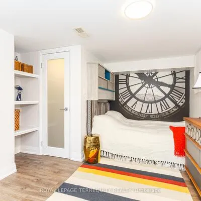 256,&nbsp;Renforth, Markland Wood, Toronto