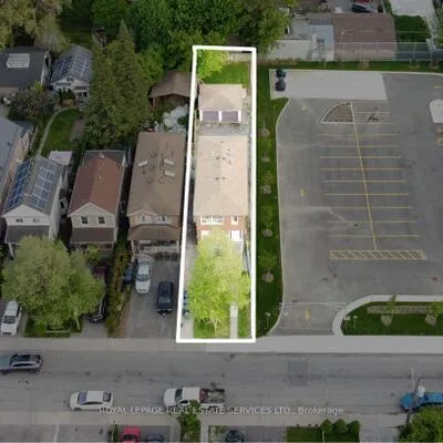 11,&nbsp;Dennis, Mount Dennis, Toronto